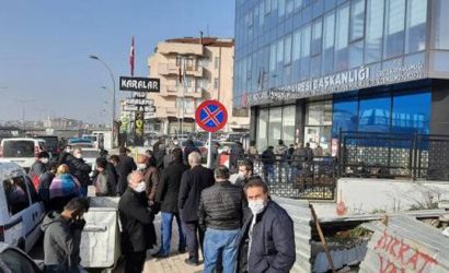 Gebze Vergi dairesi'nde bugün yaşanan yoğunluk dikkat çekti