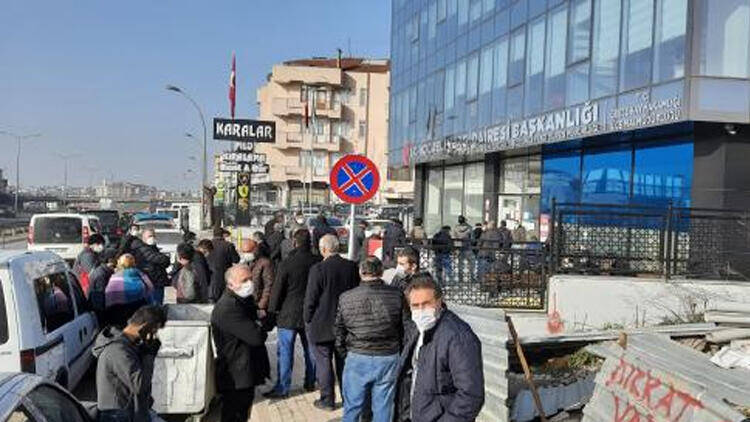 Gebze Vergi dairesi’nde bugün yaşanan yoğunluk dikkat çekti