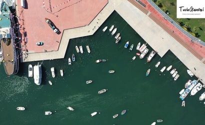 Tuzla Sahili’nde deniz eski rengine kavuştu