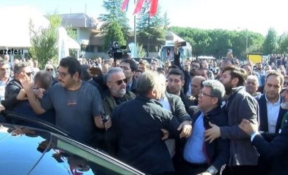 İSKİ tesisi açılışında Dr.Şadi YAZICI' ya protesto tuzla